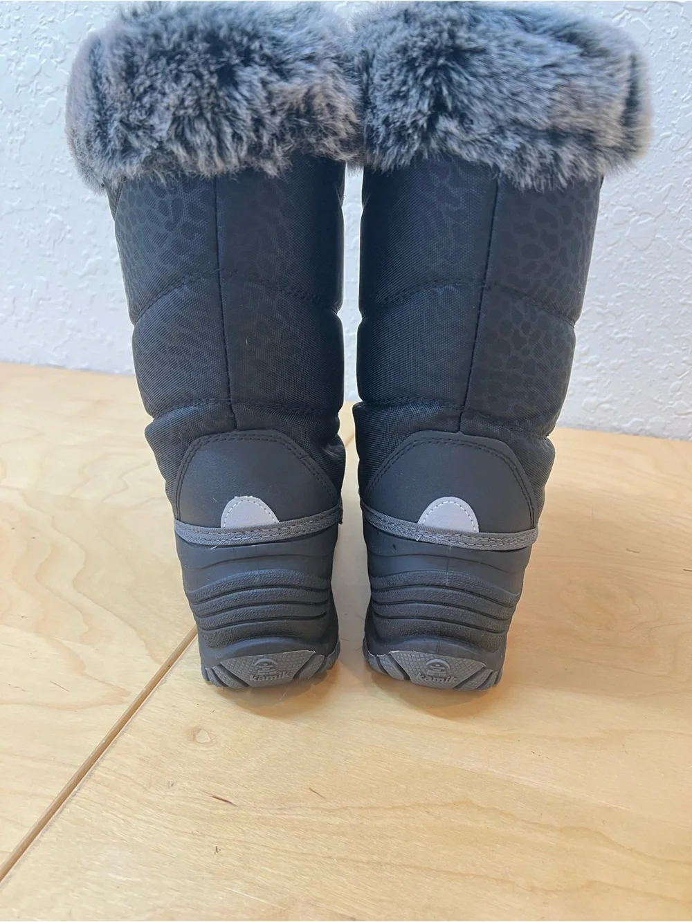New without a box Kamik Kids Black Faux Fur-Trim Winter Boots size 5